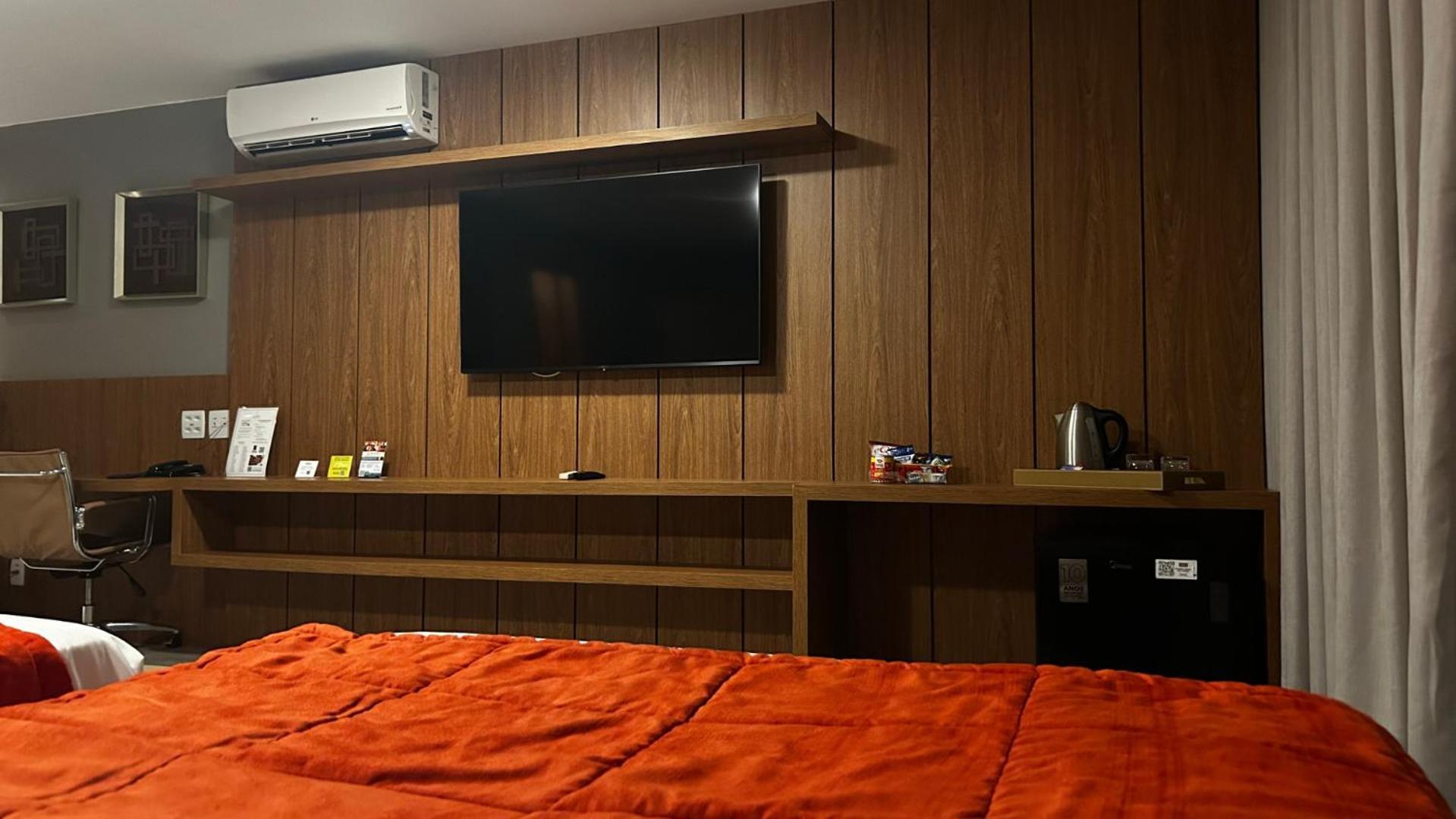 Jade Hotel Brasilia Candangolandia Exterior foto A television in a hotel room